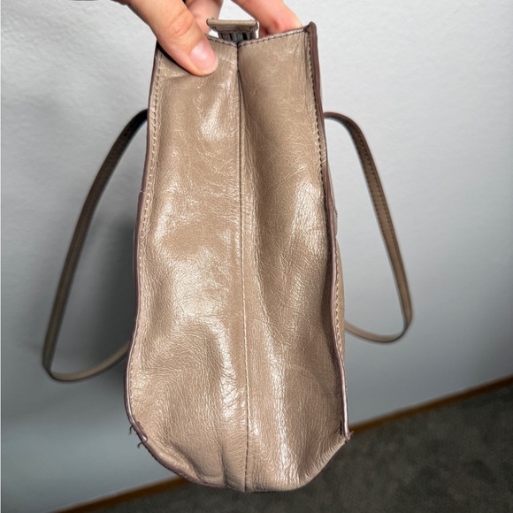 Hobo Leather Shoulder Tote Bag Brown Taupe Two Exterior Pockets Floral Lining - Picture 3 of 11